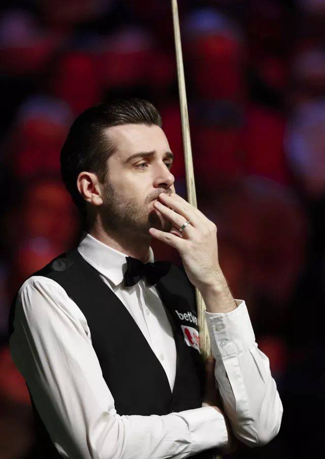 贝林厄姆对自己进行全方位“伪装”，避免外出时被外界打扰